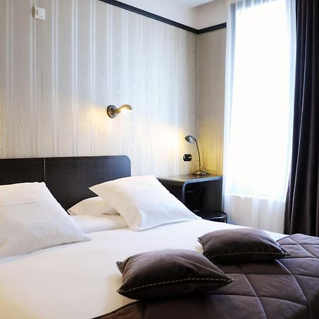 Hotel Latroupe Le Berger Saint-Gilles Exterior foto