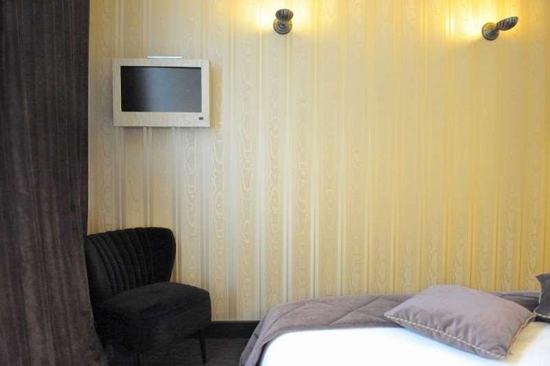 Hotel Latroupe Le Berger Saint-Gilles Habitación foto