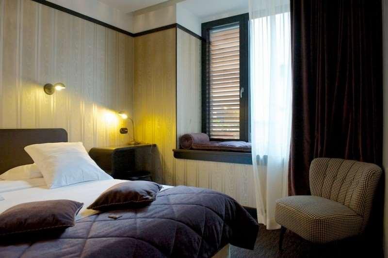 Hotel Latroupe Le Berger Saint-Gilles Habitación foto