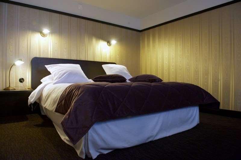 Hotel Latroupe Le Berger Saint-Gilles Habitación foto