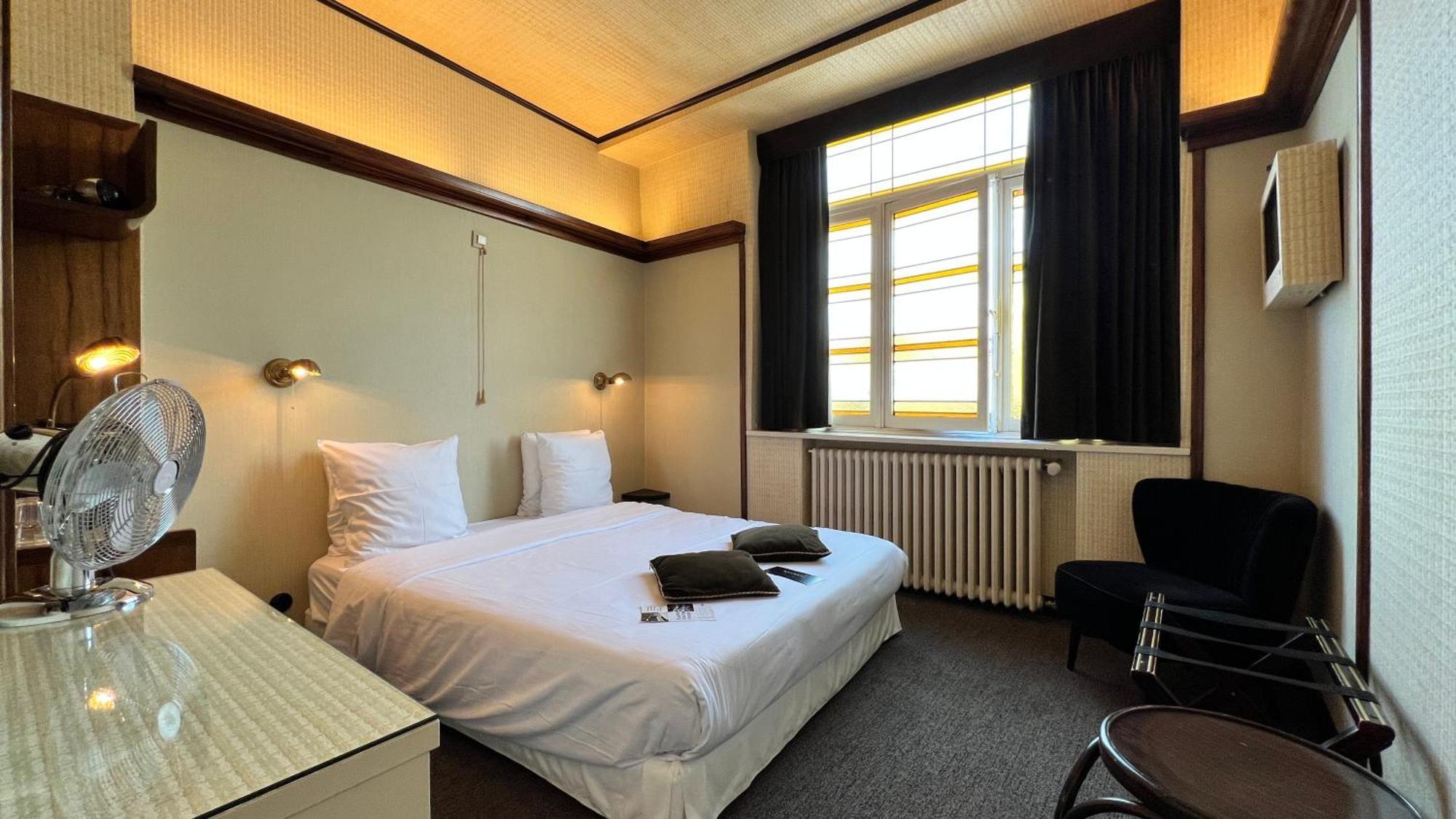 Hotel Latroupe Le Berger Saint-Gilles Habitación foto