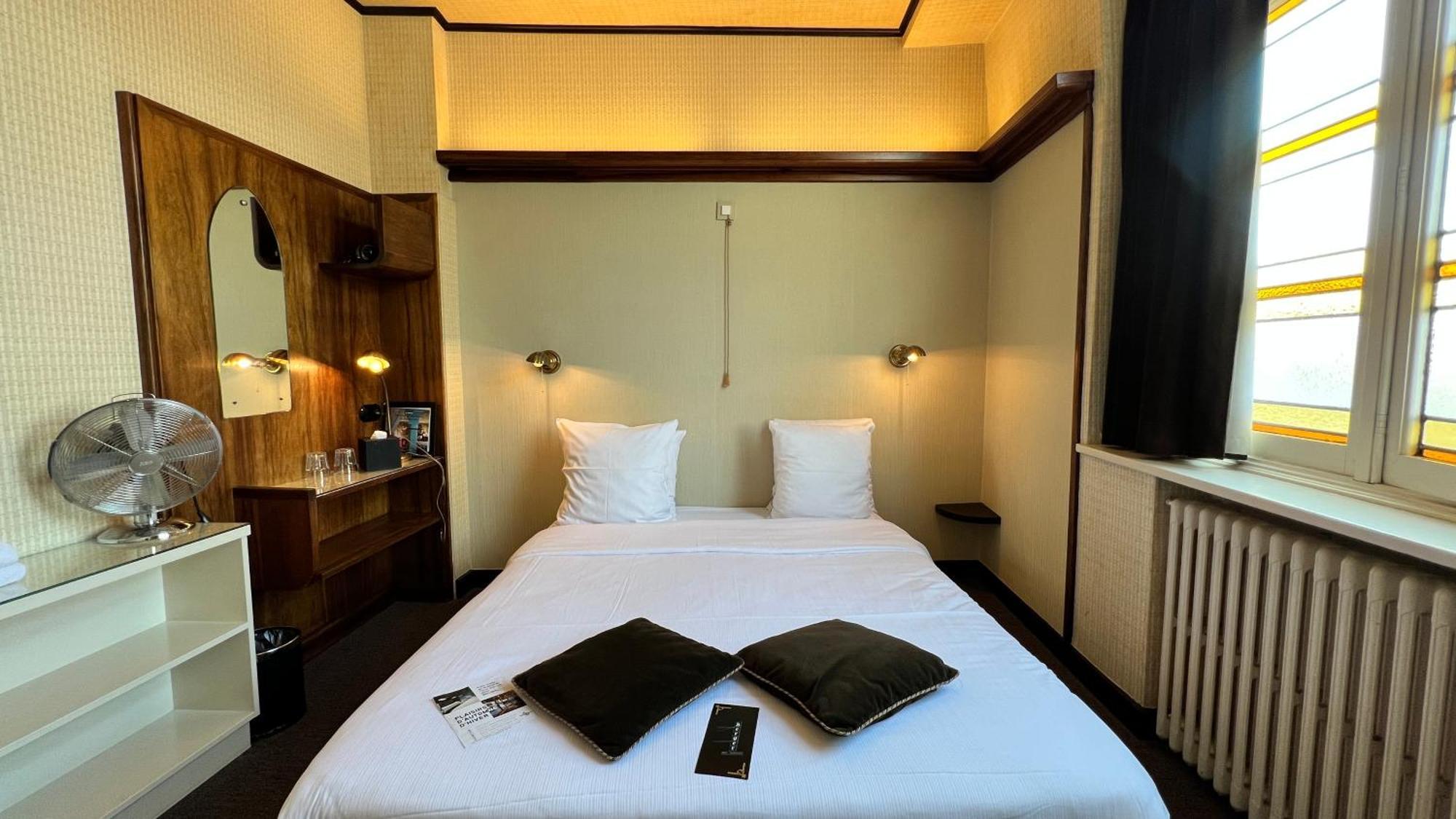 Hotel Latroupe Le Berger Saint-Gilles Habitación foto