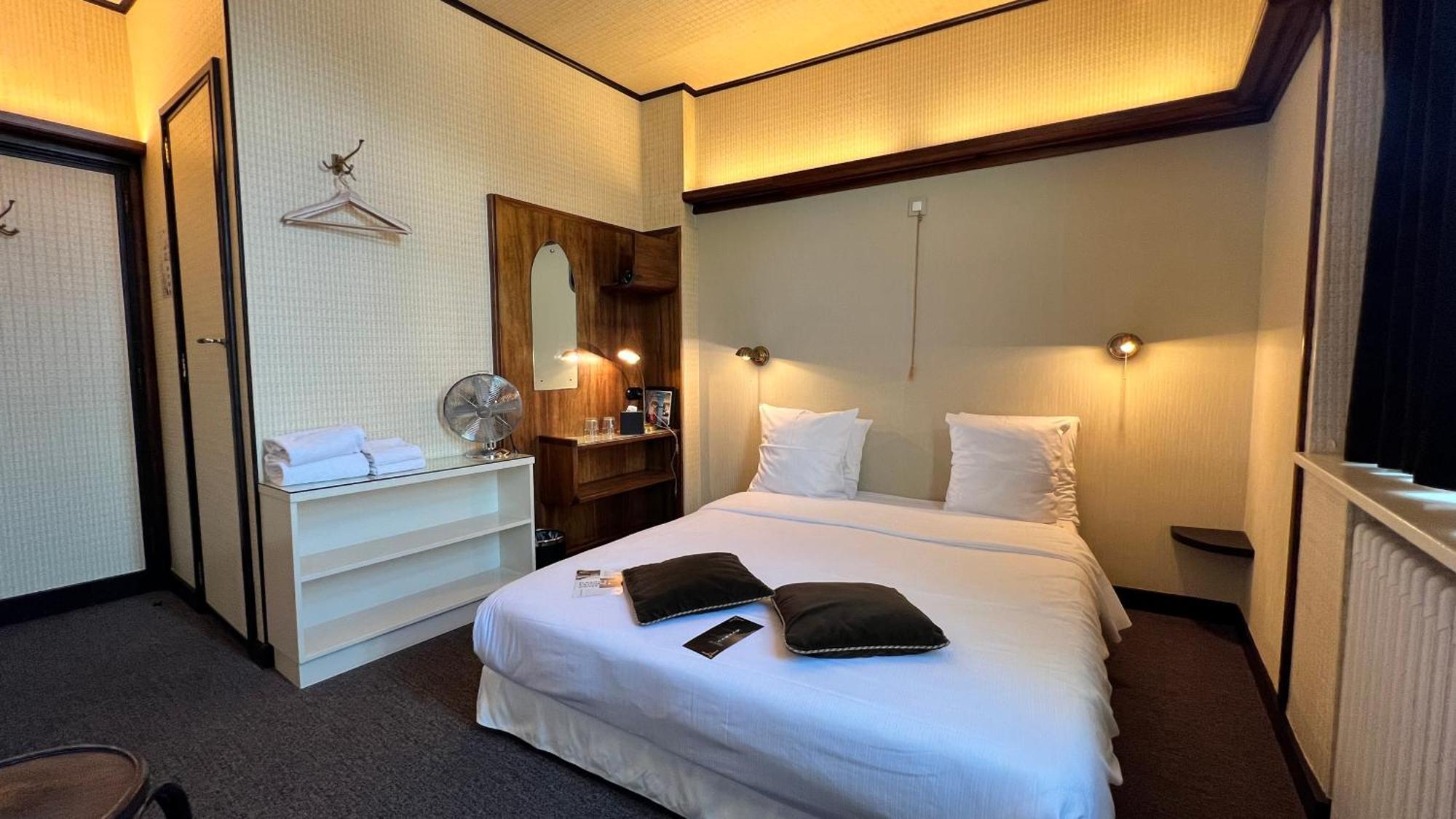 Hotel Latroupe Le Berger Saint-Gilles Habitación foto