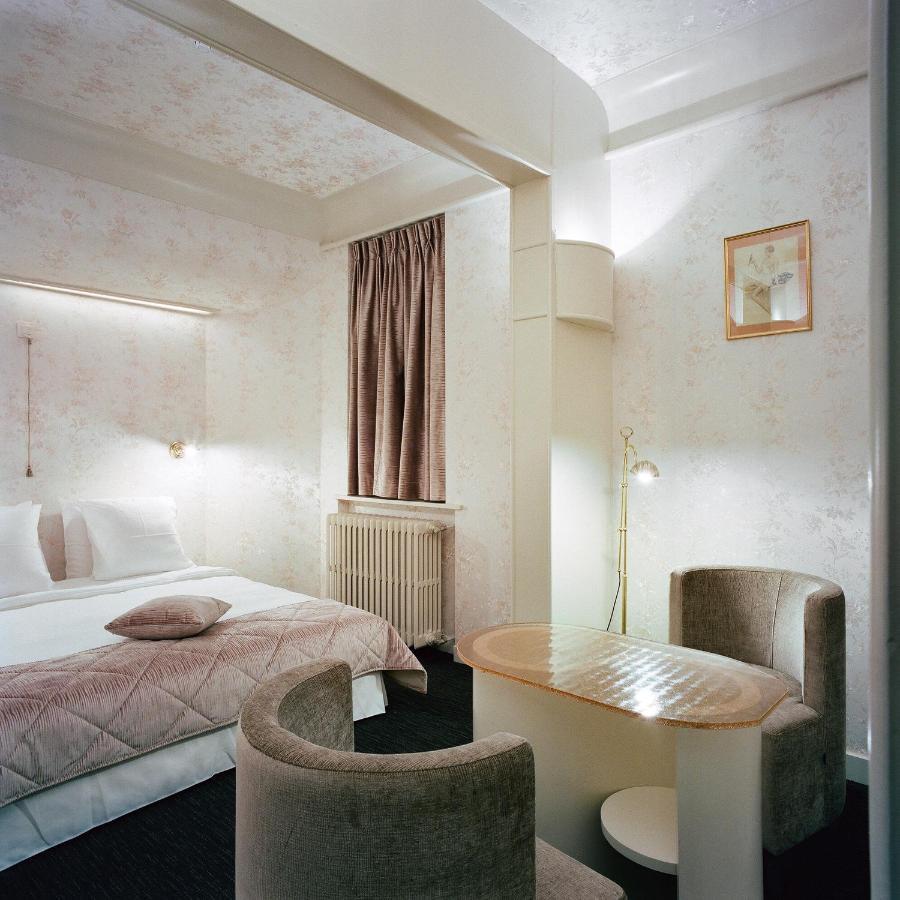 Hotel Latroupe Le Berger Saint-Gilles Exterior foto