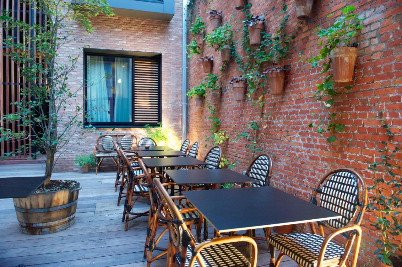 Hotel Latroupe Le Berger Saint-Gilles Exterior foto